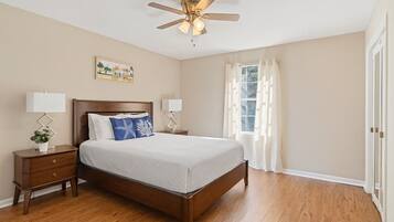 熨斗/熨衣板、免费 WiFi、床单