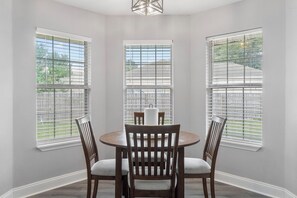 Dining - Spacious 3BR - 7 Miles to Beach - Pet Friendly (Gulf Breeze)