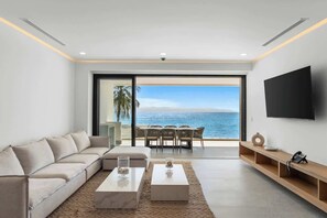 TV, table football, offices - Bantay 1E | Peaceful Beachfront 3BR with Ocean Views (Bucerías)