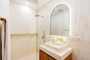 Shower, hair dryer, bidet, towels - Private 1BR Pool Villa in Canggu • Near Beach & Cafés (Badung Regency)