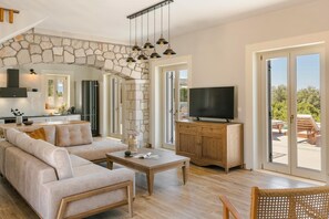 Smart TV - Azamara - Three Bedroom Villa, Sleeps 6 (Fiskardo)