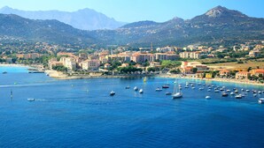 Unclassified image, 5 of 32, button - Modern 3-guest Apartment in L'ile Rousse (L'Île-Rousse)