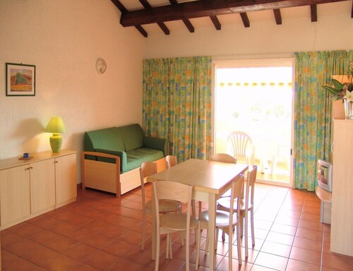 Coastal Apartment in Linguizzetta With Pool