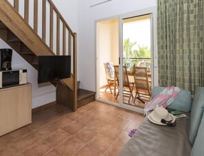 Living area - Amazing Apartment in Linguizzetta Near Beach (Linguizzetta)