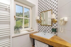 Bathroom sink - The Lodge Transylvania (Bran)