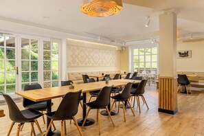 Free daily buffet breakfast - The Lodge Transylvania (Bran)