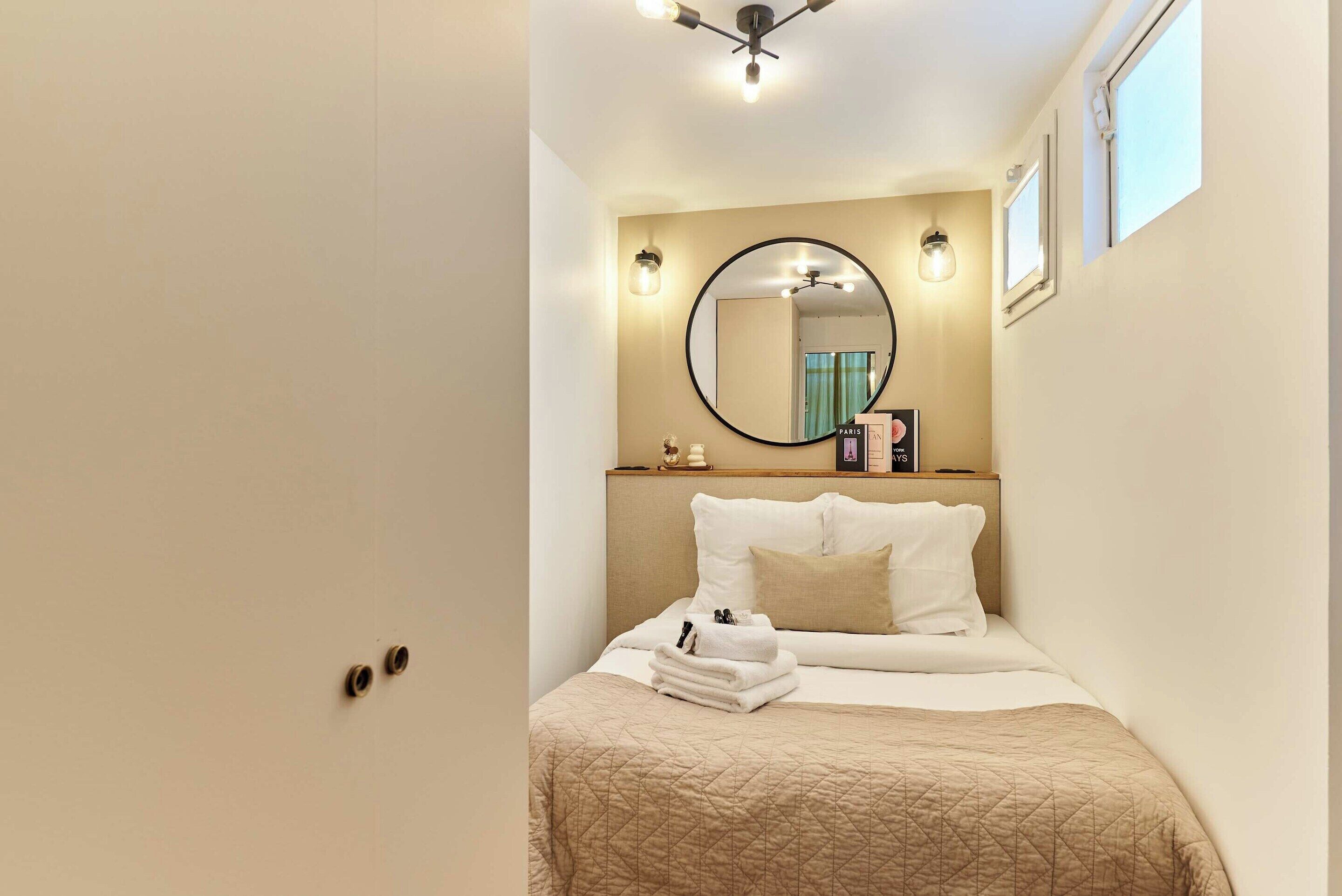 Apartment | 2 bedrooms, laptop workspace, iron/ironing board, bed sheets