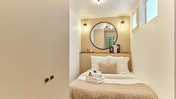 Apartment | 2 bedrooms, laptop workspace, iron/ironing board, bed sheets