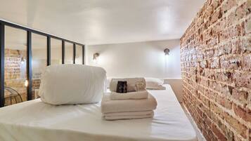 Apartment | 2 bedrooms, laptop workspace, iron/ironing board, bed sheets