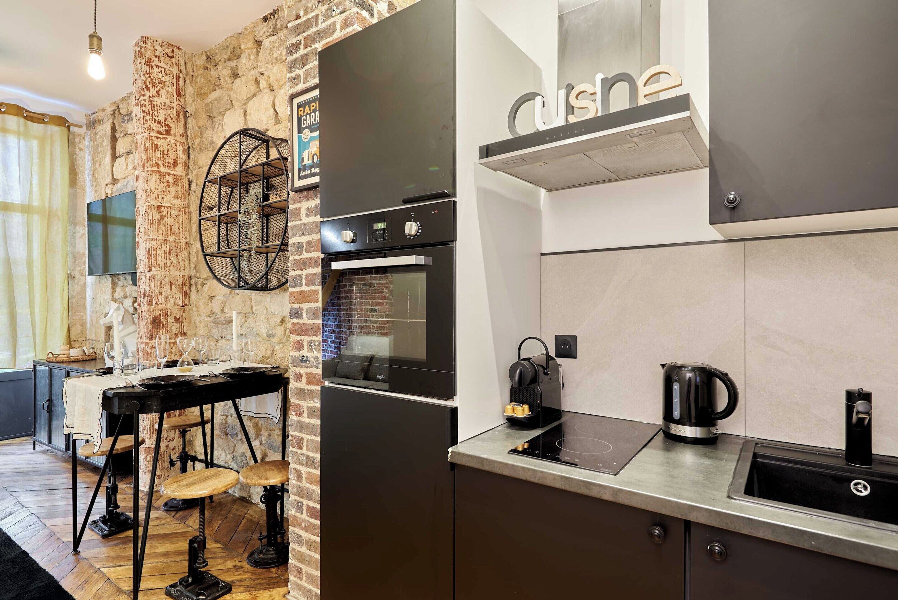 Apartment | Private kitchen | Fridge, oven, stovetop, coffee/tea maker
