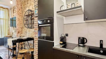 Refrigerador, horno, placa de cocina, cafetera/tetera