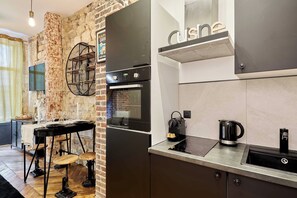 Apartment | Private kitchen | Fridge, oven, stovetop, coffee/tea maker - Charming Apartment - Paris Pere Lachaise (Paris)