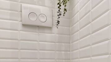 Apartment | Bathroom | Hair dryer, towels, soap, shampoo