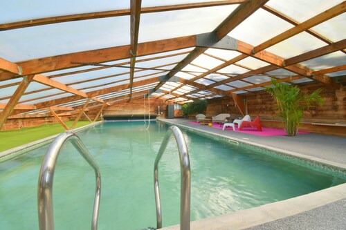 8-bedroom gîte, covered swimming pool and heated pool, 5000m2 green space.