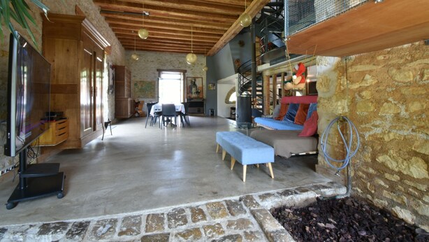 Living area - 8-bedroom gîte, covered swimming pool and heated pool, 5000m2 green space. (Lignières)
