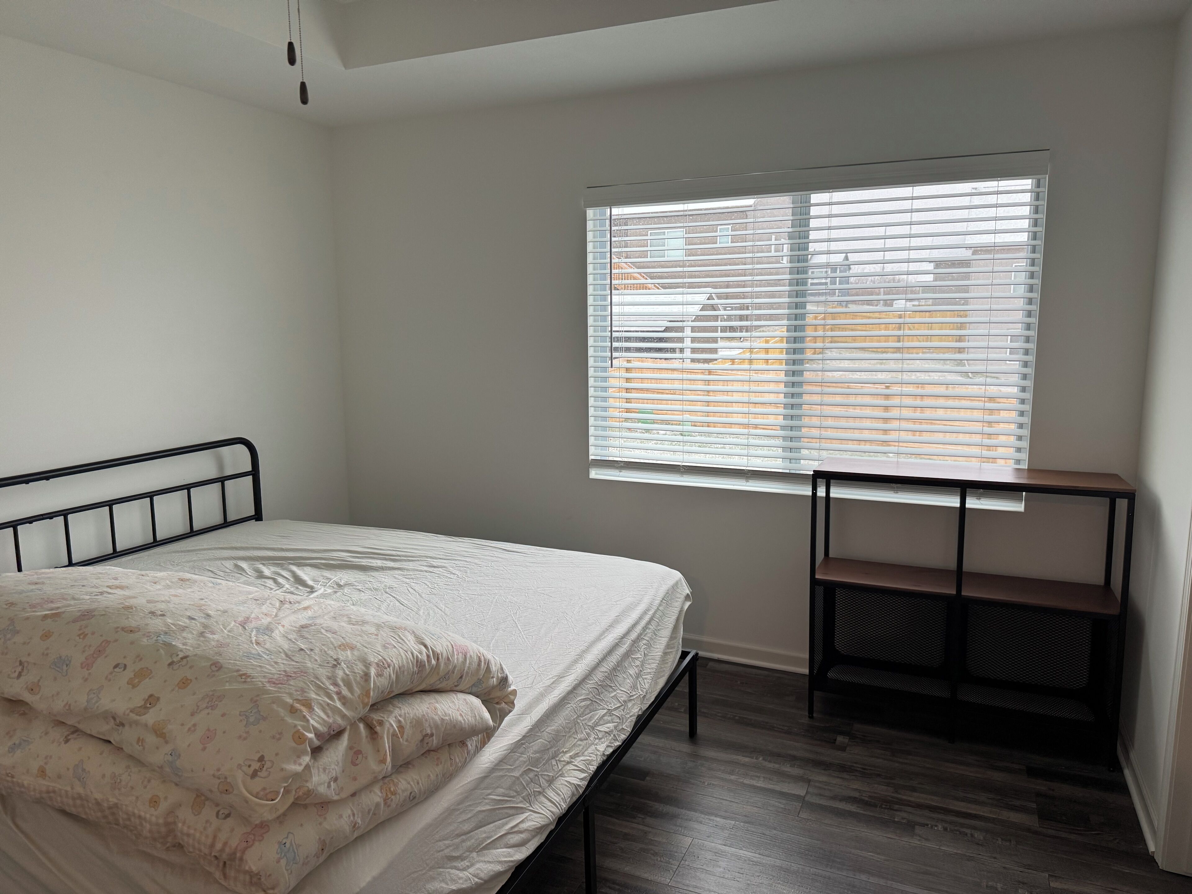 3 slaapkamers, een strijkplank/strijkijzer, reisbedje, wifi