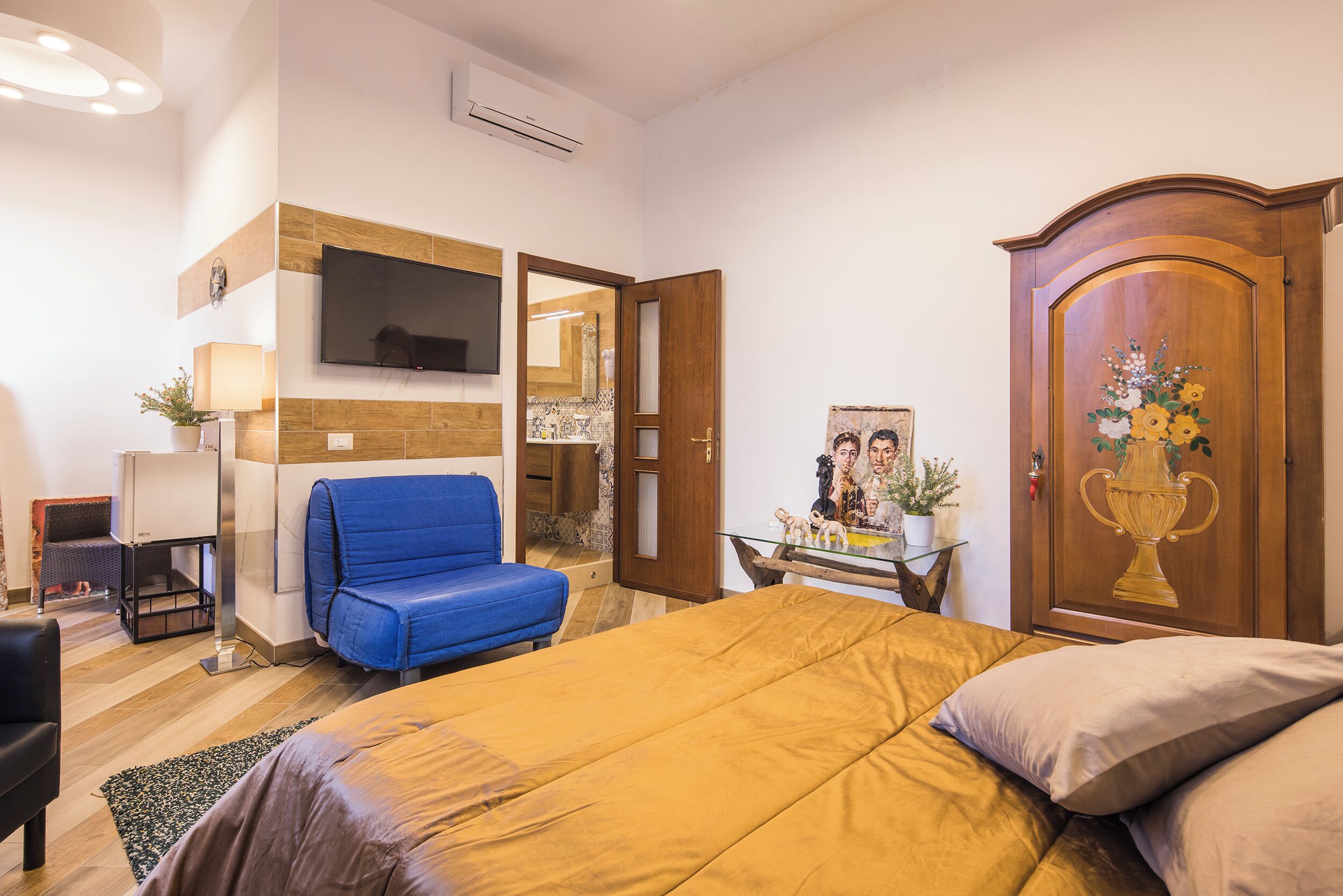 Camera tripla, balcone, vista città | Una scrivania, Wi-Fi gratuito