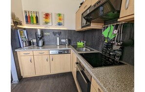 Bungalow | Eget kjøkken | Høy barnestol