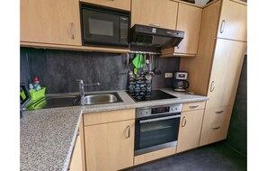 Bungalow | Privat køkken | Højstol