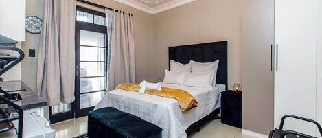 Ferros/tábuas de passar roupa, Wi-Fi, roupa de cama