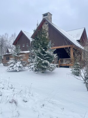 Exterior - Charming Mountaintop Cabin with Ski In/Out, Golf Simulator, New Hot Tub & Arcade (McHenry)