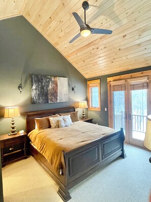 4 bedrooms, free WiFi, bed sheets - Charming Mountaintop Cabin with Ski In/Out, Golf Simulator, New Hot Tub & Arcade (McHenry)