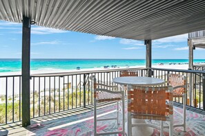 Outdoor dining - Costa Del Sol A-10*Beachfront*PrivateBeach*3 Patios*2 Living Rooms*Beach Gear (Miramar Beach)