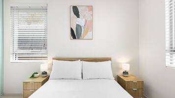 Apartment | 3 bedrooms, laptop workspace, bed sheets