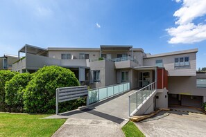 Reception - Seaside Retreat With Parking and Balcony (Sydney)