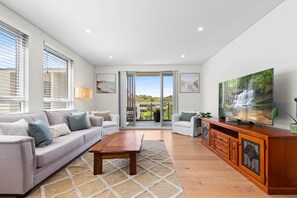 Living area - Seaside Retreat With Parking and Balcony (Sydney)