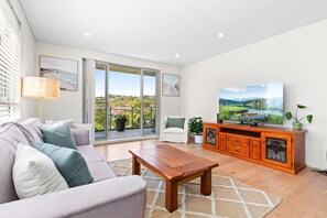 Apartment | Living room - Seaside Retreat With Parking and Balcony (Sydney)