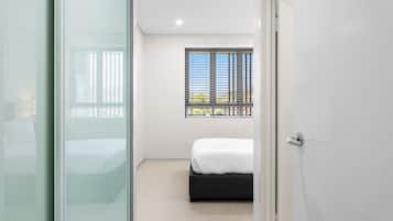 Apartment | 3 bedrooms, laptop workspace, bed sheets