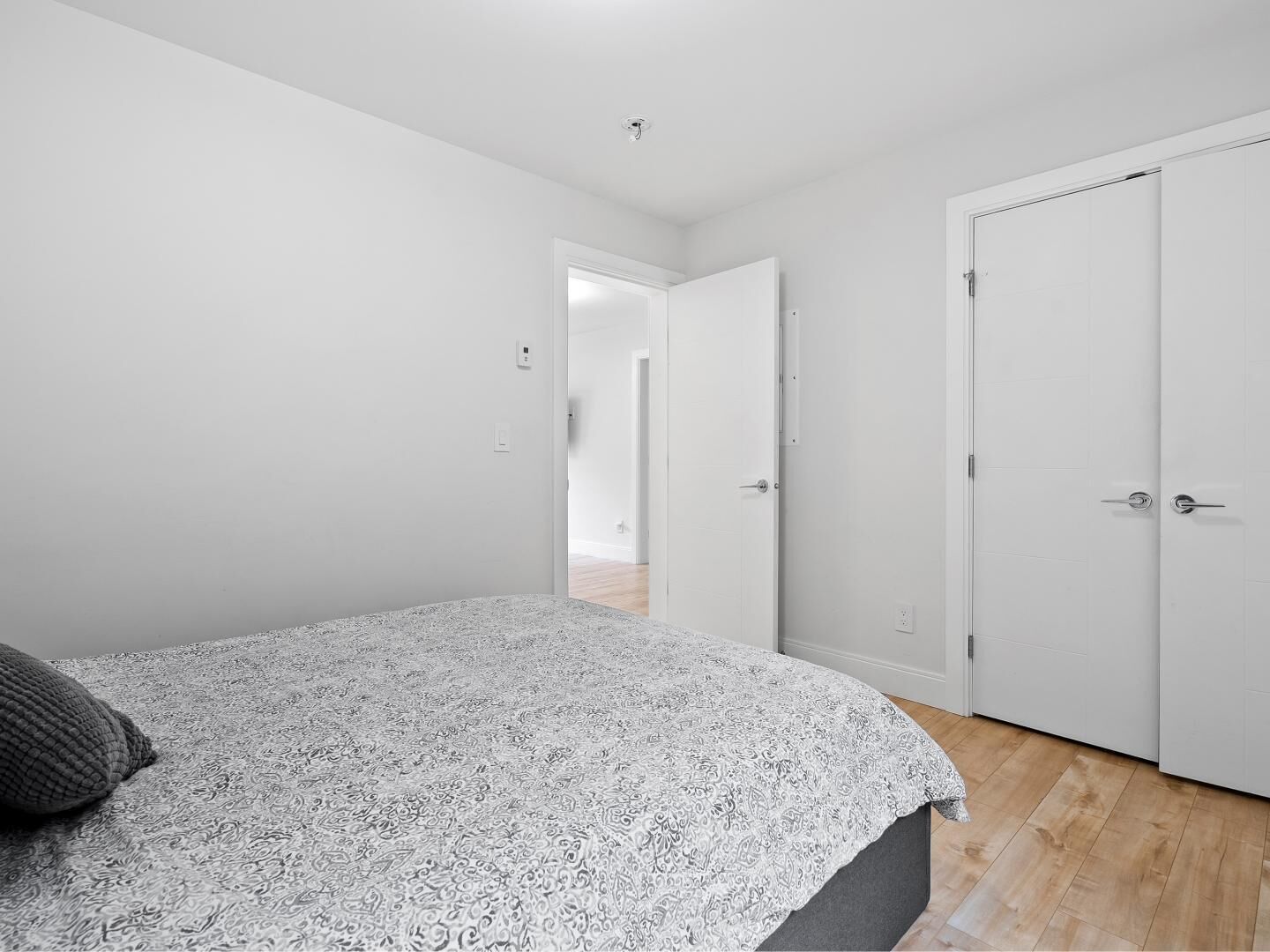 2 室のベッドルーム、アイロン / アイロン台、WiFi、ベッドシーツ