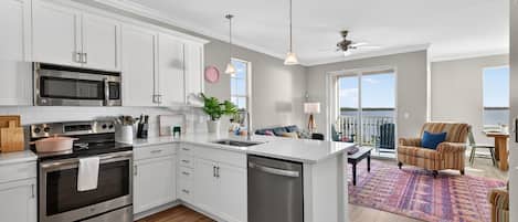 Four Ă micro-ondes, un four, surface de cuisson, lave-vaisselle