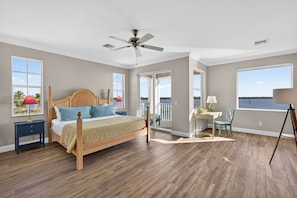 3 bedrooms, iron/ironing board, free WiFi, bed sheets - Luxury Oceanfront Island Oasis - Fish, Kayak, Paddleboard - Old Forida Charm (Matlacha)
