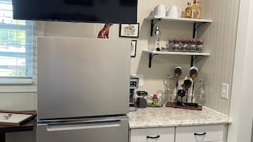 Four à micro-ondes, lave-vaisselle