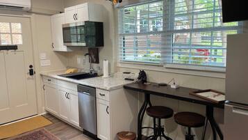 Four à micro-ondes, lave-vaisselle