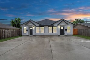 Exterior - Luxury 3br Close To DTWN/NRG/Medical Center (Houston)