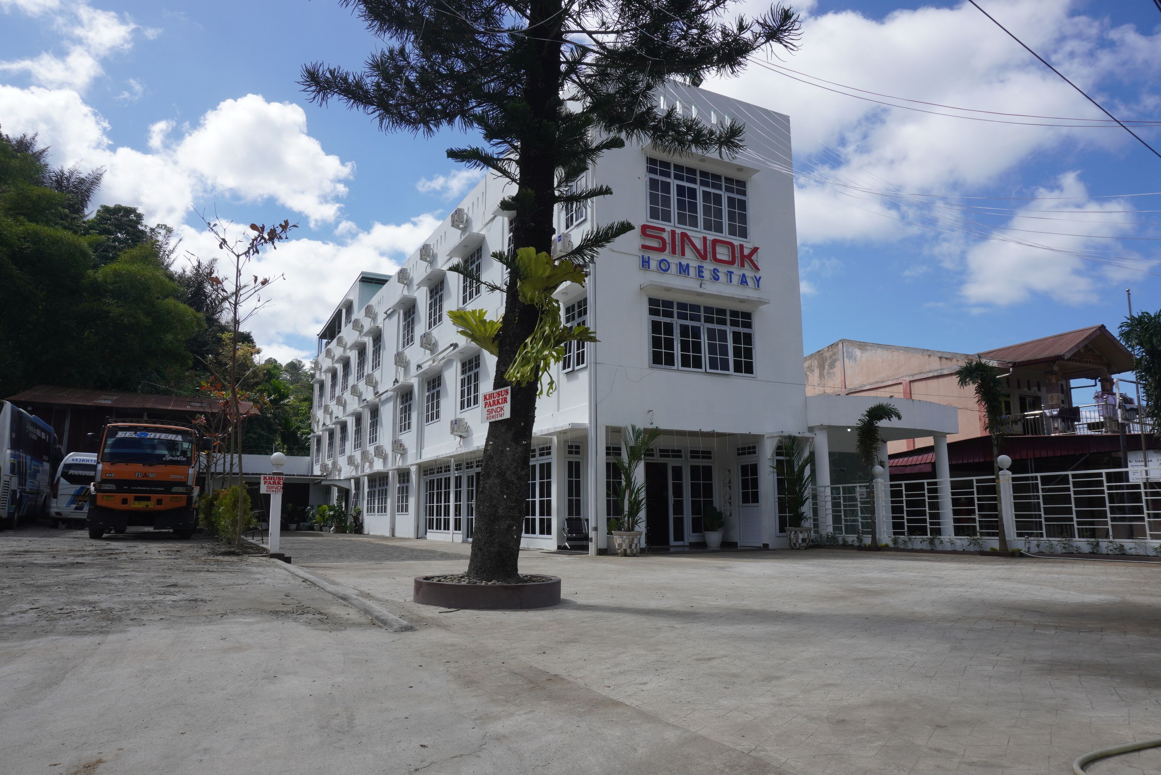 المنشأة من الخارج