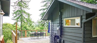 Cozy 2-Bedroom Getaway on Charming Lummi Island