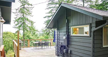 Cozy 2-Bedroom Getaway on Charming Lummi Island