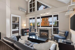 Living area - True Ski-In/Out Blackcomb | Sleeps 8+ | 2BR+Loft (Whistler)