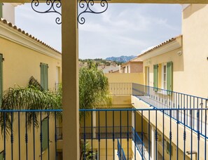 House | Balcony - Seaview Holiday Home in Solenzara (Sari-Solenzara)