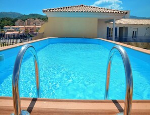 Hus | Pool | Utomhuspool