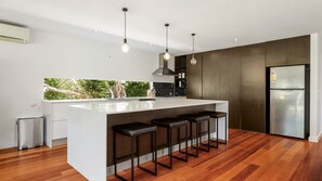 Fridge, microwave, oven, stovetop - Barramundi Beach House (Smiths Beach)