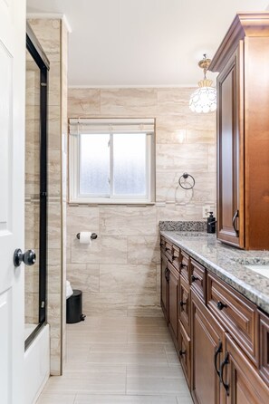 シャワー  、ジェットバス、ヘアドライヤー、ビデ