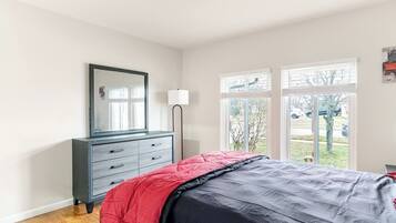 3 bedrooms, iron/ironing board, WiFi, bed sheets