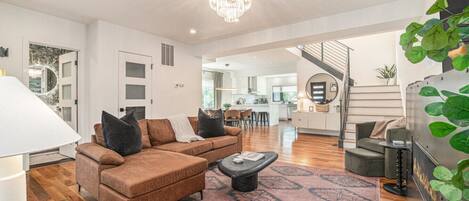 Télévision, cheminée