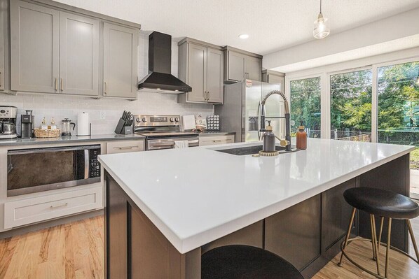 Fridge, microwave, dishwasher, coffee/tea maker