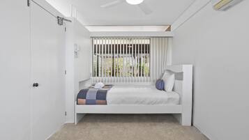 Apartment | 4 bedrooms, bed sheets